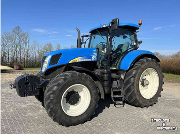 NEW HOLLAND T7000 Traktor