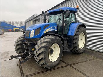 NEW HOLLAND T7000 Traktor
