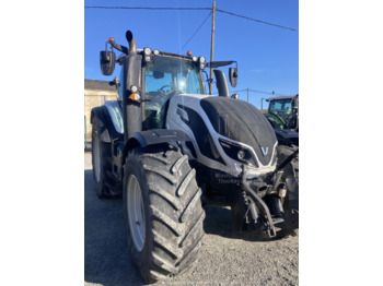 VALTRA T154 Traktor