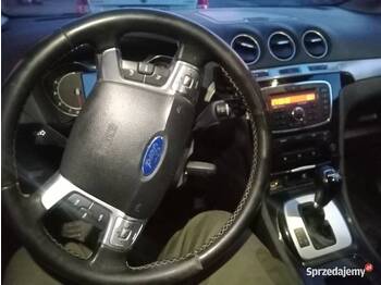 PKW Ford S-MAX: das Bild 1