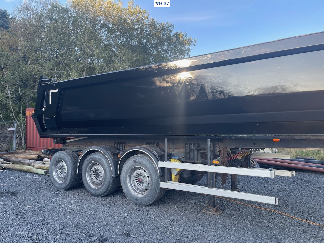 Carnehl tipping semi trailer in good condition – Finanzierungsleasing Carnehl tipping semi trailer in good condition: das Bild 1
