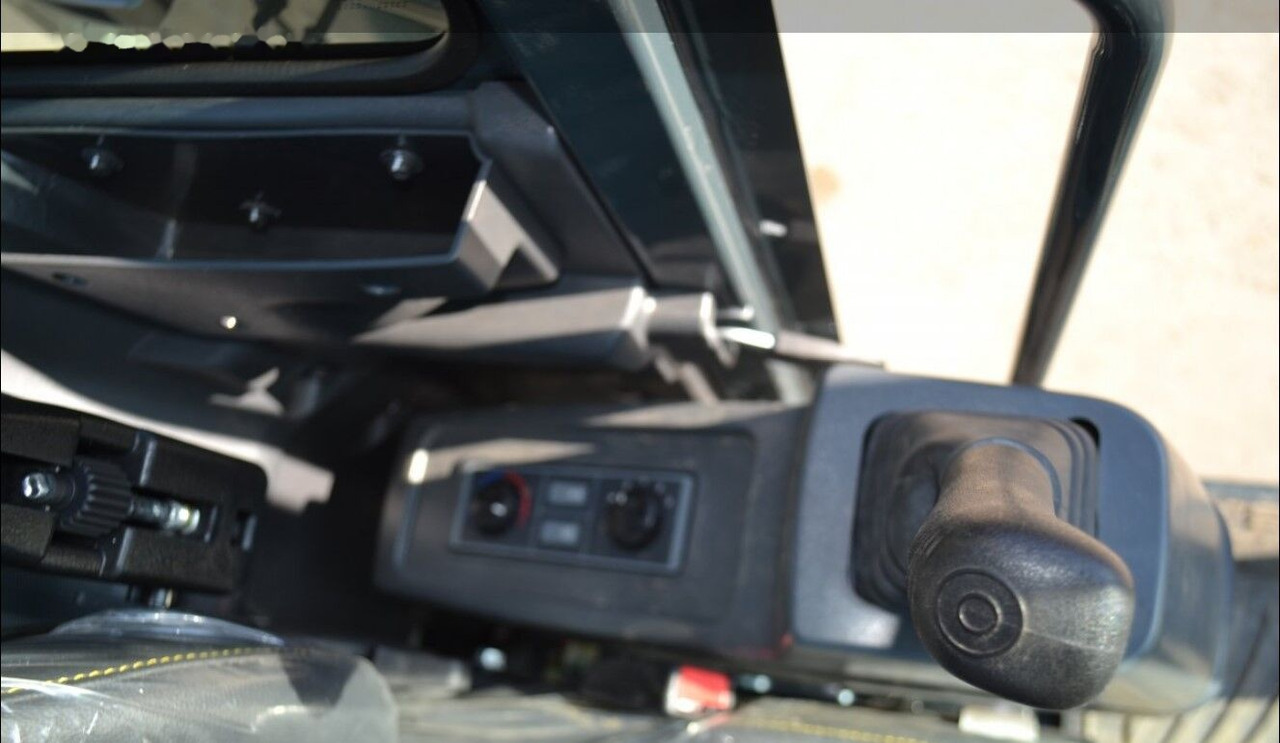 Minibagger Hyundai HX55 Mini lánctalpas forgókotró: das Bild 15
