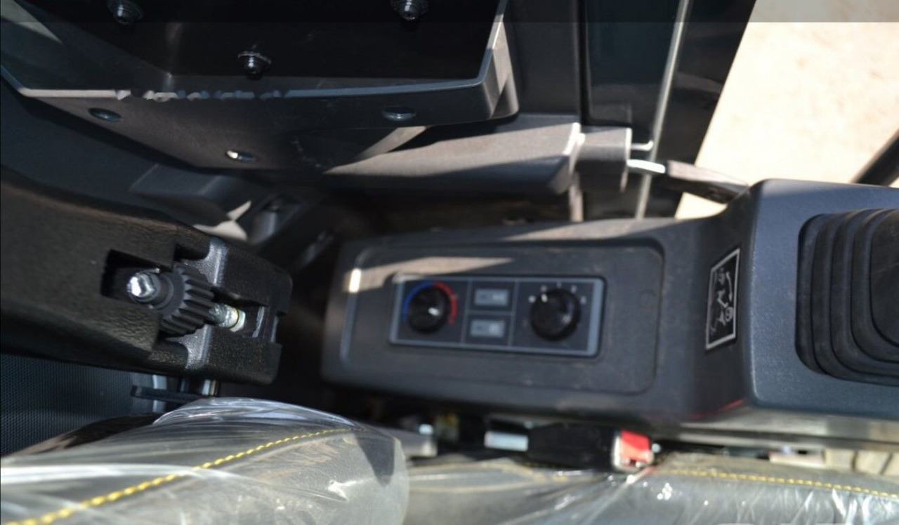 Minibagger Hyundai HX55 Mini lánctalpas forgókotró: das Bild 14
