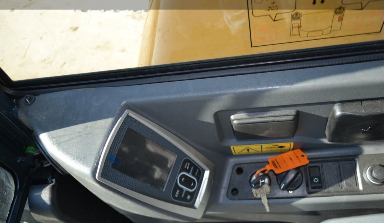 Minibagger Hyundai HX55 Mini lánctalpas forgókotró: das Bild 11