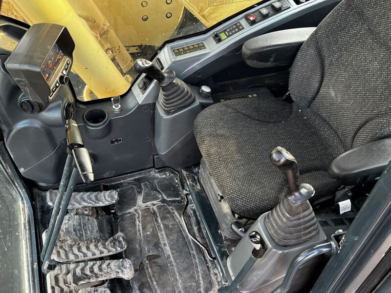 Kettenbagger Hyundai Robex 235LCR-9A: das Bild 15