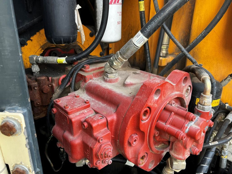 Kettenbagger Hyundai Robex 235LCR-9A: das Bild 13