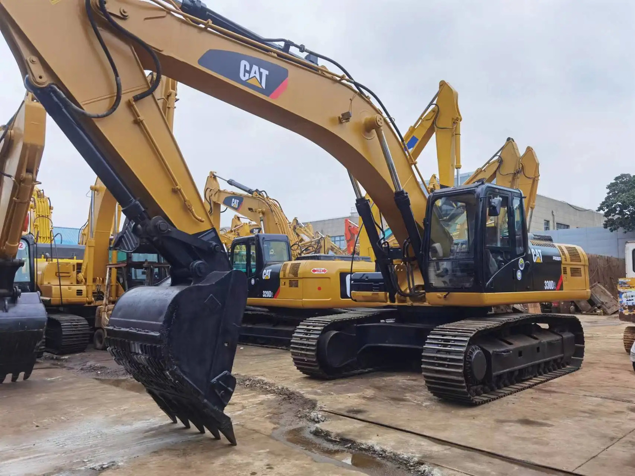 Kettenbagger Used CAT 330DL Excavator CAT 330DL made in Japan in good Working Condition in stock on sale: das Bild 4
