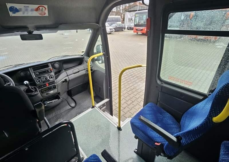 Kleinbus, Personentransporter IVECO A50C17: das Bild 13