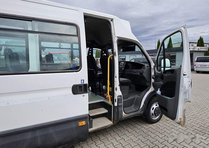 Kleinbus, Personentransporter IVECO A50C17: das Bild 9