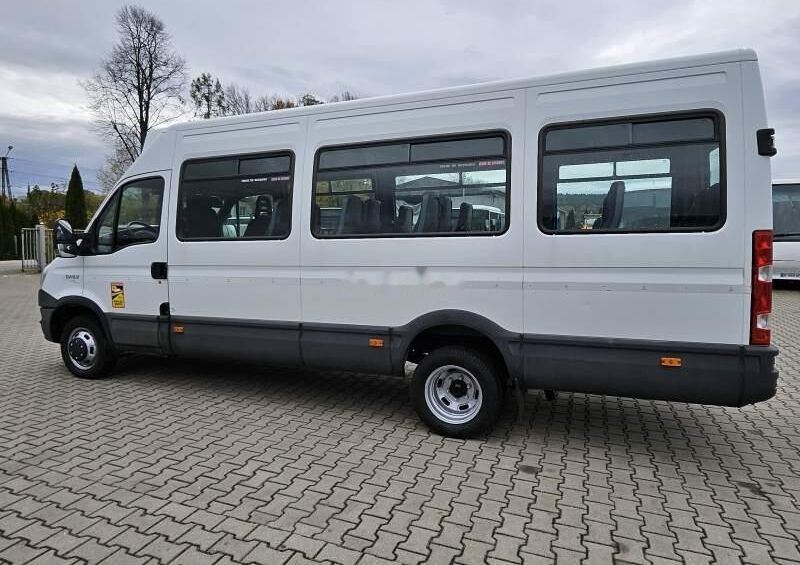 Kleinbus, Personentransporter IVECO A50C17: das Bild 3