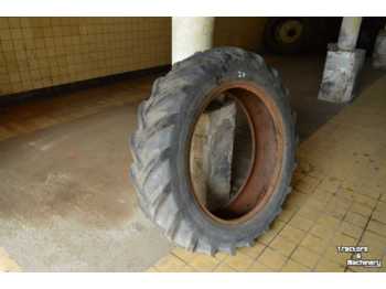 Felgen und Reifen für Landmaschine Good Year 12.4r32: das Bild 1