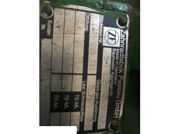 Achse und Teile für Landmaschine John Deere 3215 - Obudowa Mostu: das Bild 3