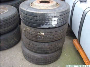 Michelin 4x Michelin 245/ 70/ R17.5 Banden - Reifen