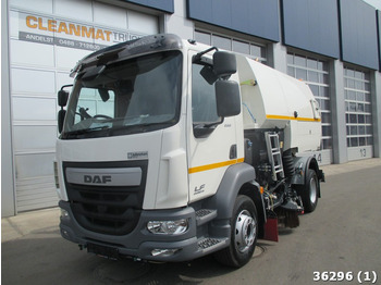 DAF FA LF 220 Johnston VT 651 links en rechts vegend - Kehrmaschine