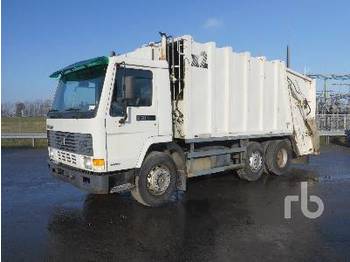 Müllwagen VOLVO FL7.230 6x2 Rear Loader: das Bild 1
