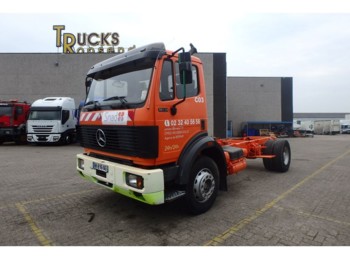 Fahrgestell LKW Mercedes-Benz SK 1831 + Manual + PTO + Engine Defect