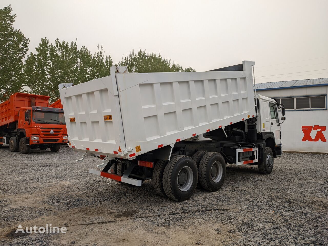 Kipper HOWO China dumper Sinotruk Shacman tipper lorry 6x4 drive: das Bild 4
