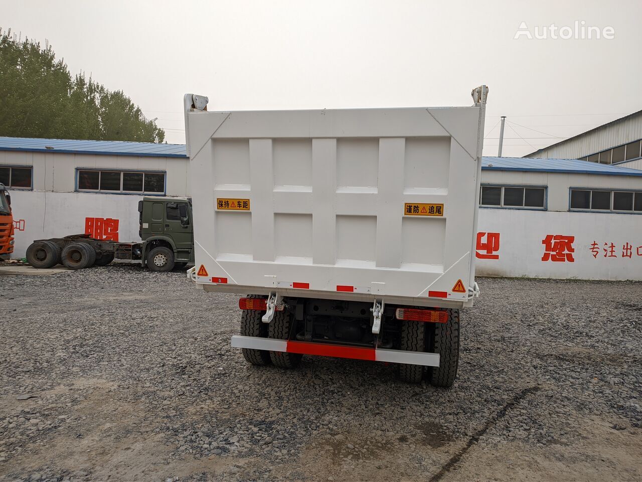 Kipper HOWO China dumper Sinotruk Shacman tipper lorry 6x4 drive: das Bild 5