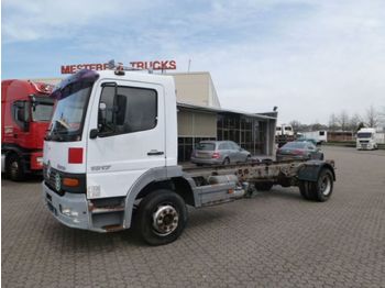 Fahrgestell LKW Mercedes Benz: das Bild 1