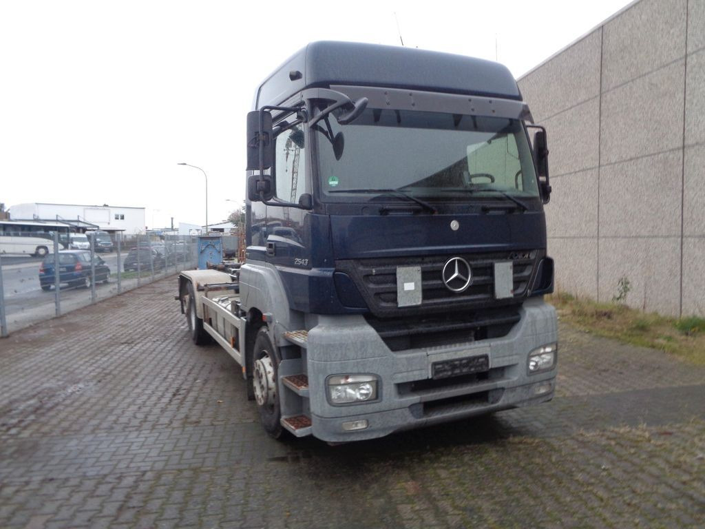 Mercedes-Benz 2543 L Hook lift truck – Finanzierungsleasing Mercedes-Benz 2543 L Hook lift truck: das Bild 3