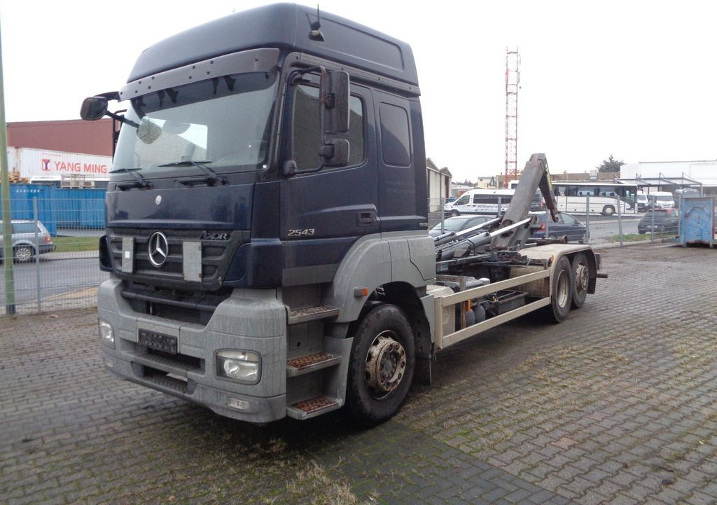 Mercedes-Benz 2543 L Hook lift truck – Finanzierungsleasing Mercedes-Benz 2543 L Hook lift truck: das Bild 1