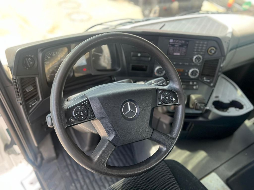 Autokran Mercedes-Benz Antos 1835 L 4x2 mit Palfinger PK 11000 Ladekran: das Bild 15