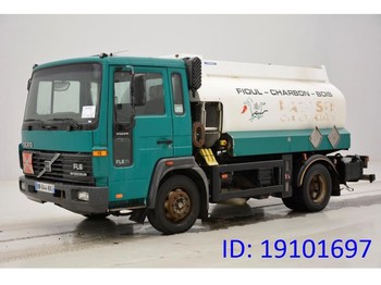 Tankwagen Für die Beförderung von Kraftstoff Volvo FL6.11: das Bild 1