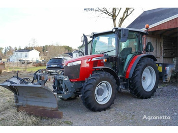 Traktor Massey Ferguson MF 4707 with sand spreader and folding plough: das Bild 1