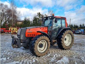 Traktor Valtra 8400: das Bild 1