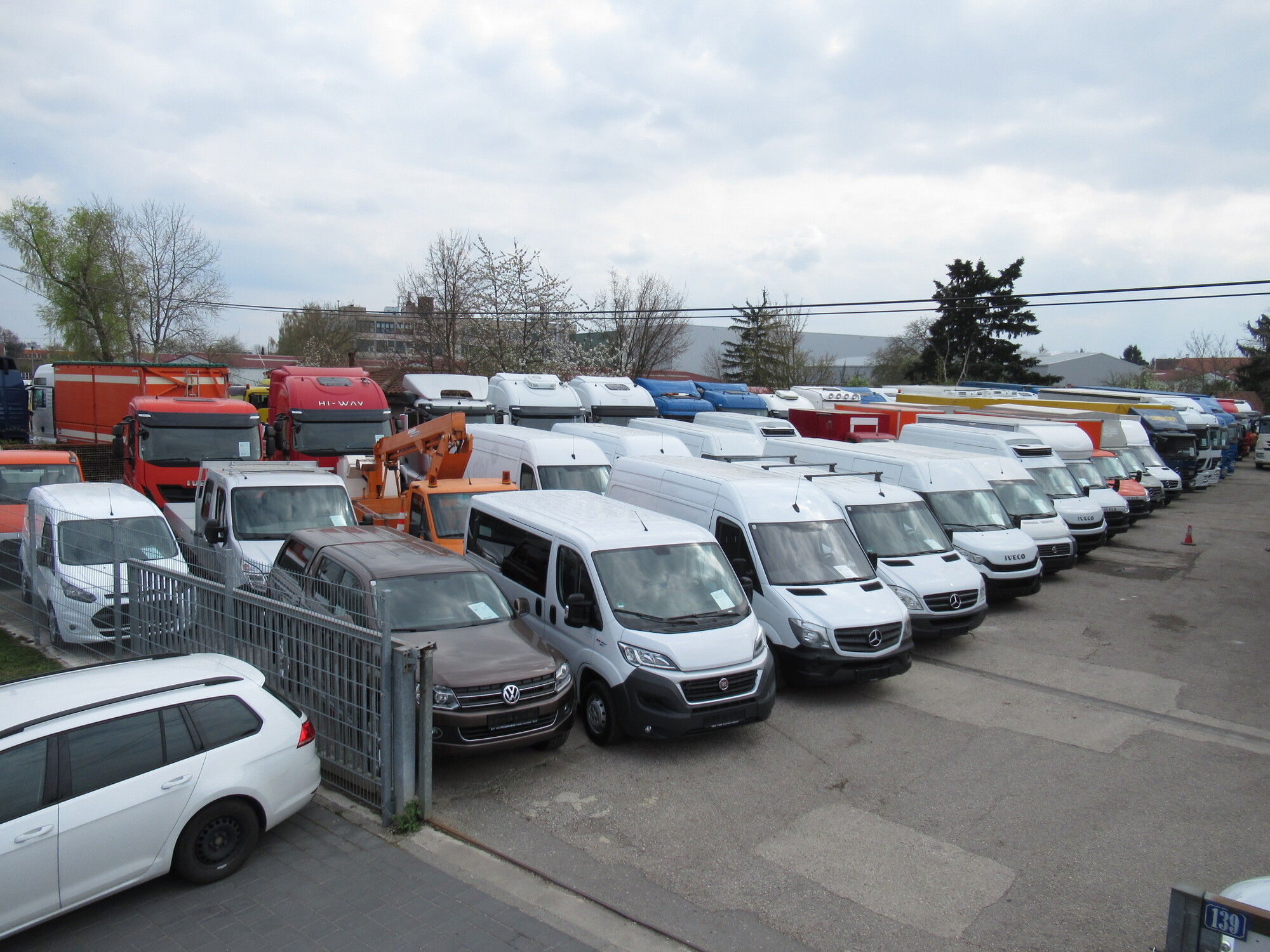 AutoStratis - IVECO Transporter - Euro 6, Ladebordwand undefined: das Bild 6