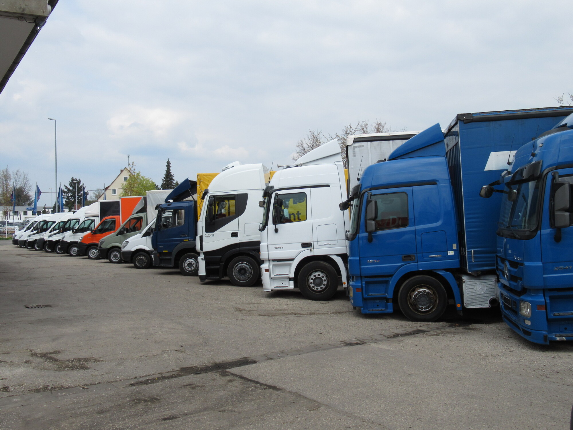 AutoStratis - IVECO Transporter - Euro 6, Ladebordwand undefined: das Bild 5