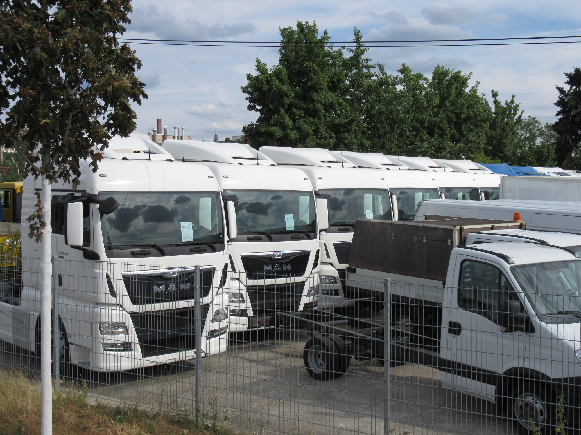 AutoStratis - IVECO Transporter - Euro 6, Ladebordwand undefined: das Bild 1