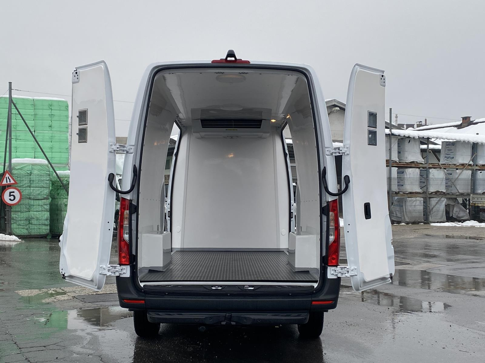 RINZ ROS d.o.o. (GmbH) - Transporter undefined: das Bild 12