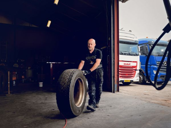 Hesselink Trucks B.V. - Angebote zu verkaufen undefined: das Bild 4