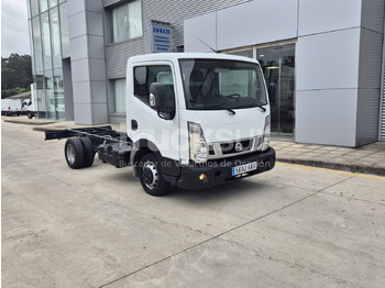Fahrgestell LKW NISSAN NT 400: das Bild 2