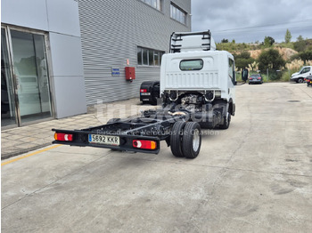Fahrgestell LKW NISSAN NT 400: das Bild 4