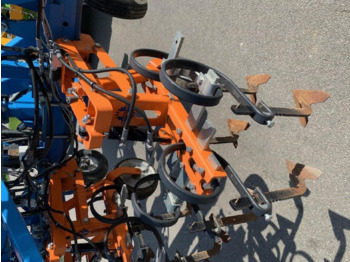 Technik für Bodenbearbeitung Schmotzer 8-reihiges Hackgerät, 75 cm Abstand, mit Verschieberahmen, mit Section Controll, Baujahr 2019: das Bild 4 Technik für Bodenbearbeitung Schmotzer 8-reihiges Hackgerät, 75 cm Abstand, mit Verschieberahmen, mit Section Controll, Baujahr 2019: das Bild 4