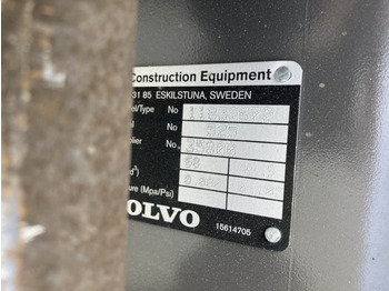 Baggerlader Volvo Tieflöffel mit Zähnen - Festanbau: das Bild 3