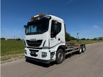 Abrollkipper, Autokran IVECO STRALIS 560: das Bild 2