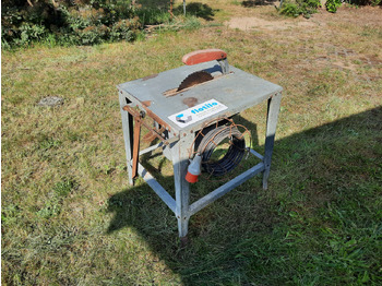 Holzbearbeitungsmaschine inna: das Bild 1