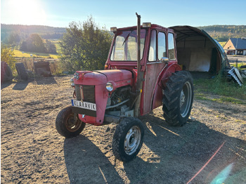 MASSEY FERGUSON Traktor