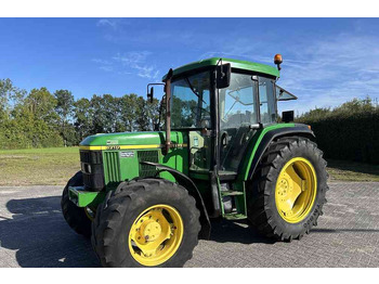 JOHN DEERE 6210 Traktor
