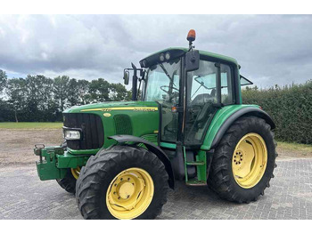 JOHN DEERE 6220 Traktor