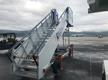 Passagiertreppe, Zustand - NEU AERO-GSE B737 - A320 Towable: das Bild 2