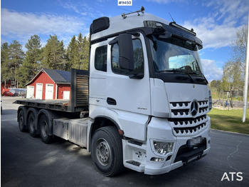 Abrollkipper Mercedes Benz Arocs 3251 Tridem Hooklift, flatbed and concrete rotator: das Bild 2