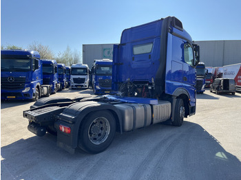 Sattelzugmaschine Mercedes-Benz Actros 1842 Streamspace / 937 dkm / 2 Tanks / NL Truck / 6x in stock: das Bild 2