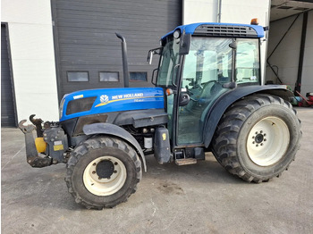 NEW HOLLAND T4.95 Traktor