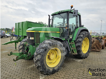 JOHN DEERE 6810 Traktor