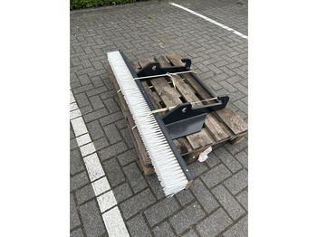 GIANT Kehrbesen