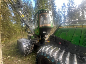 JOHN DEERE Harvester